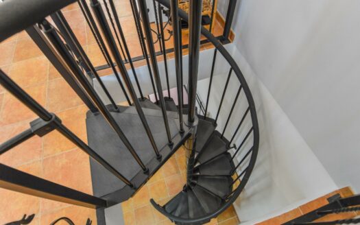 Wunderschöne Doppelhaushälfte mit privatem Pool, Garage und Meerblick