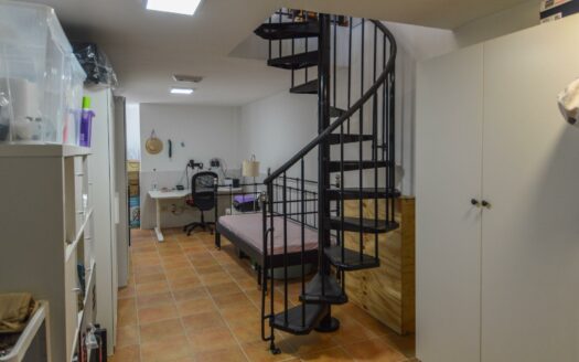 Wunderschöne Doppelhaushälfte mit privatem Pool, Garage und Meerblick