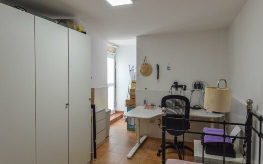 Wunderschöne Doppelhaushälfte mit privatem Pool, Garage und Meerblick