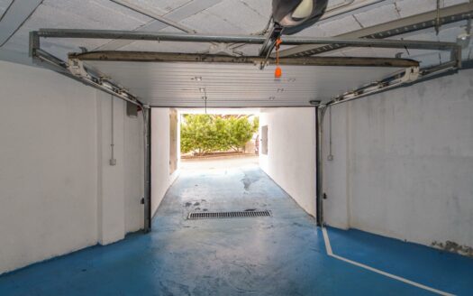 Wunderschöne Doppelhaushälfte mit privatem Pool, Garage und Meerblick