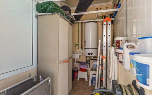 Wunderschöne Doppelhaushälfte mit privatem Pool, Garage und Meerblick