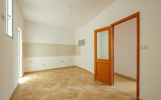 Unique opportunity in Plaza de la Concordia: spacious flat with outdoor areas and excellent potential