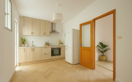 Unique opportunity in Plaza de la Concordia: spacious flat with outdoor areas and excellent potential