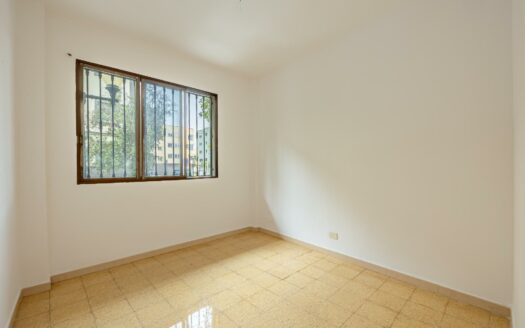 Unique opportunity in Plaza de la Concordia: spacious flat with outdoor areas and excellent potential