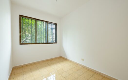 Unique opportunity in Plaza de la Concordia: spacious flat with outdoor areas and excellent potential
