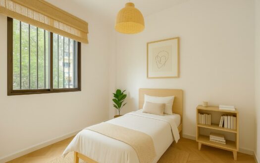 Unique opportunity in Plaza de la Concordia: spacious flat with outdoor areas and excellent potential