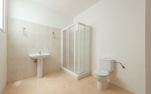 Unique opportunity in Plaza de la Concordia: spacious flat with outdoor areas and excellent potential