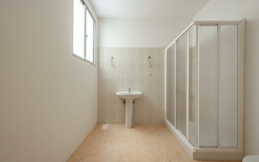 Unique opportunity in Plaza de la Concordia: spacious flat with outdoor areas and excellent potential