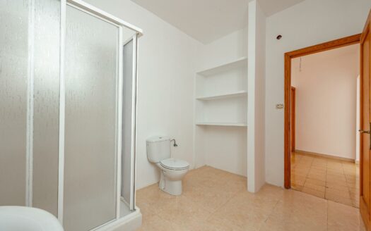 Unique opportunity in Plaza de la Concordia: spacious flat with outdoor areas and excellent potential