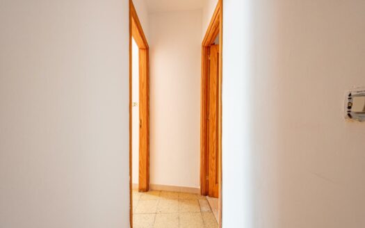 Unique opportunity in Plaza de la Concordia: spacious flat with outdoor areas and excellent potential