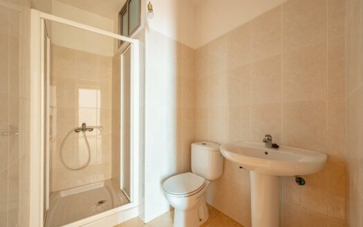 Unique opportunity in Plaza de la Concordia: spacious flat with outdoor areas and excellent potential