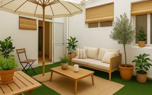 Unique opportunity in Plaza de la Concordia: spacious flat with outdoor areas and excellent potential