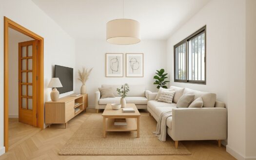 Unique opportunity in Plaza de la Concordia: spacious flat with outdoor areas and excellent potential