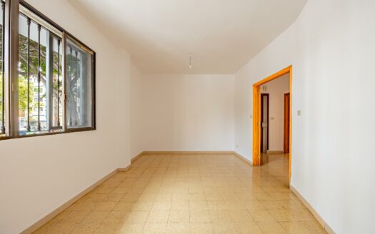 Unique opportunity in Plaza de la Concordia: spacious flat with outdoor areas and excellent potential