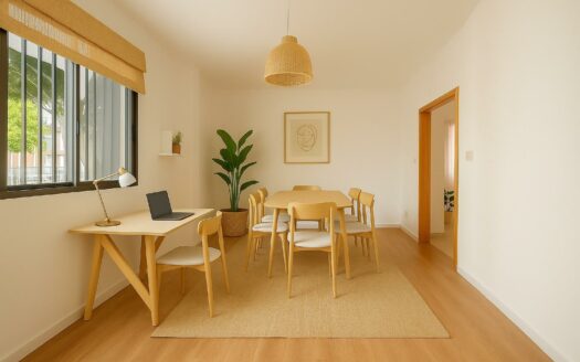 Unique opportunity in Plaza de la Concordia: spacious flat with outdoor areas and excellent potential