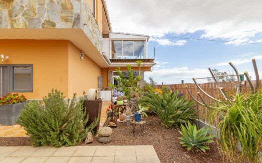 Chalet de 2 plantas con vistas al mar