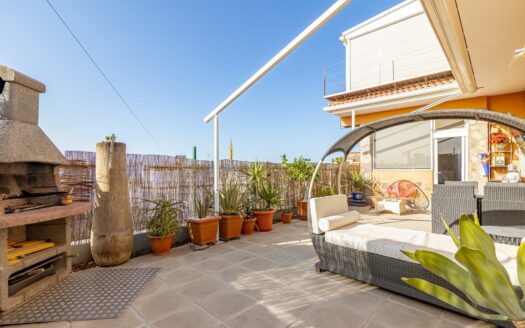 Chalet de 2 plantas con vistas al mar