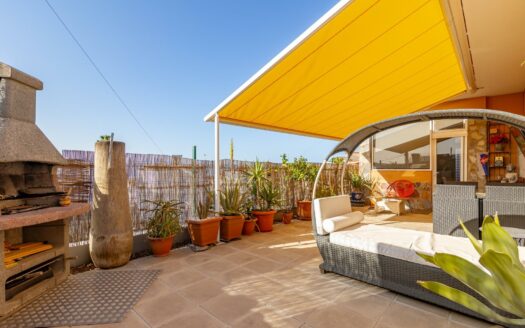 Chalet de 2 plantas con vistas al mar