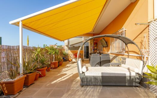 Chalet de 2 plantas con vistas al mar