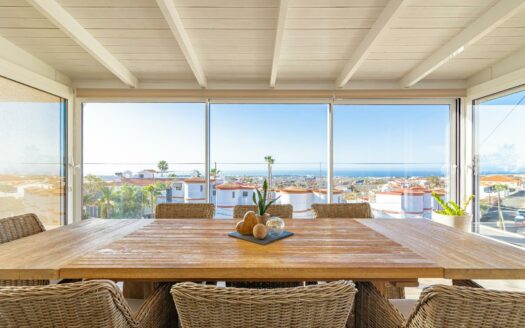 Chalet de 2 plantas con vistas al mar