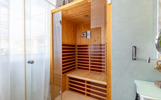 Chalet de 2 plantas con vistas al mar