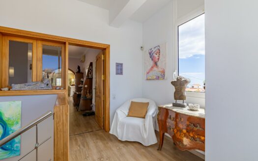 Chalet de 2 plantas con vistas al mar