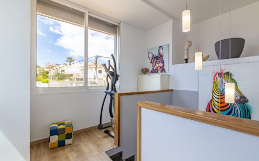 Chalet de 2 plantas con vistas al mar