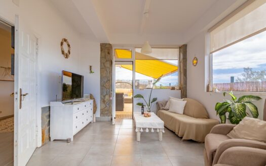 Chalet de 2 plantas con vistas al mar