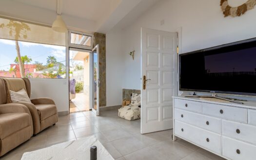 Chalet de 2 plantas con vistas al mar