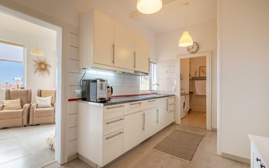 Chalet de 2 plantas con vistas al mar