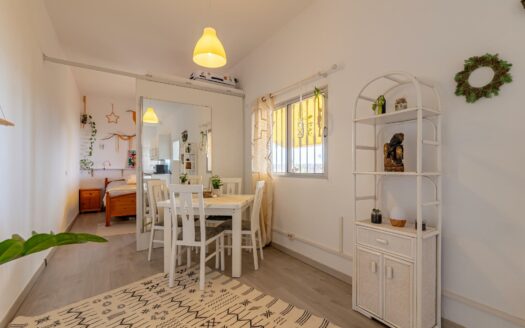 Chalet de 2 plantas con vistas al mar