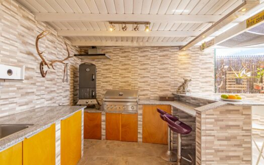 Chalet de 2 plantas con vistas al mar