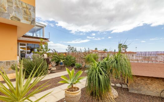 Chalet de 2 plantas con vistas al mar