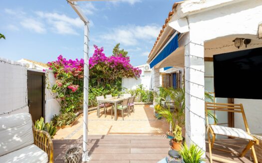 Bungalow Esquinero Reformado con Privacidad y Dos Terrazas – Playa del Inglés
