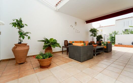 Attraktives Bungalow mit Dachterrasse in einer gepflegten Anlage mit Pool