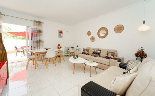 Attraktives Bungalow mit Dachterrasse in einer gepflegten Anlage mit Pool