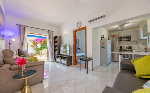 Bungalow Esquinero Reformado con Privacidad y Dos Terrazas – Playa del Inglés