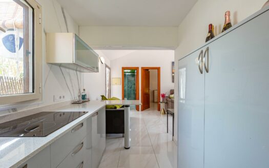 Bungalow Esquinero Reformado con Privacidad y Dos Terrazas – Playa del Inglés
