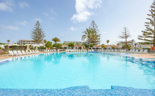 Bungalow Esquinero Reformado con Privacidad y Dos Terrazas – Playa del Inglés