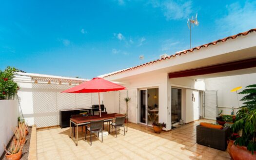 Attraktives Bungalow mit Dachterrasse in einer gepflegten Anlage mit Pool