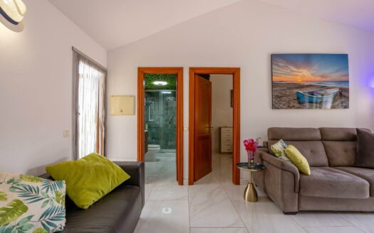 Bungalow Esquinero Reformado con Privacidad y Dos Terrazas – Playa del Inglés