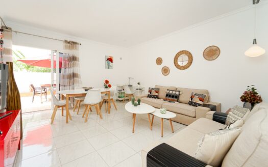 Attraktives Bungalow mit Dachterrasse in einer gepflegten Anlage mit Pool