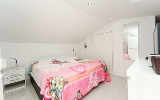 Attraktives Bungalow mit Dachterrasse in einer gepflegten Anlage mit Pool