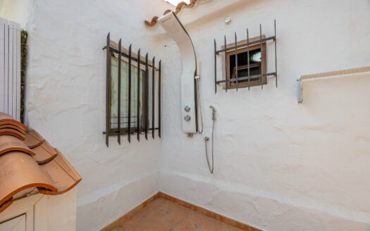 Bungalow Esquinero Reformado con Privacidad y Dos Terrazas – Playa del Inglés