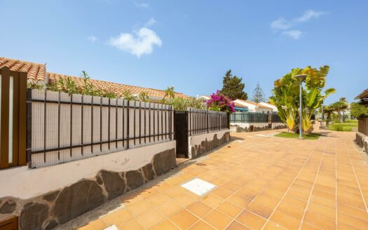 Bungalow Esquinero Reformado con Privacidad y Dos Terrazas – Playa del Inglés