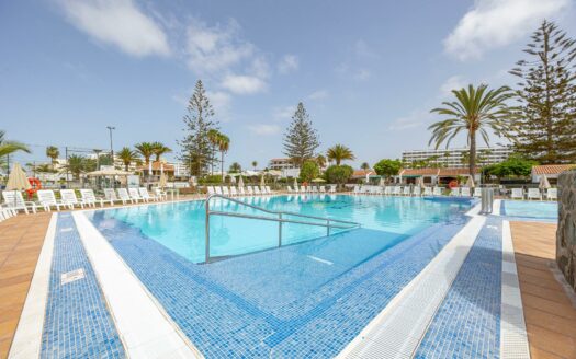 Bungalow Esquinero Reformado con Privacidad y Dos Terrazas – Playa del Inglés