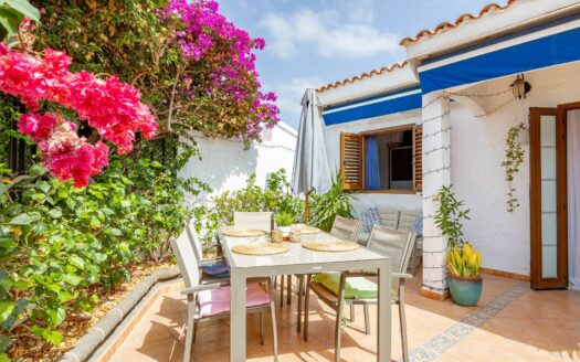 Bungalow Esquinero Reformado con Privacidad y Dos Terrazas – Playa del Inglés