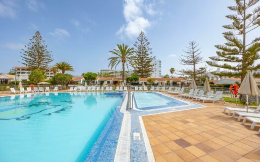 Bungalow Esquinero Reformado con Privacidad y Dos Terrazas – Playa del Inglés