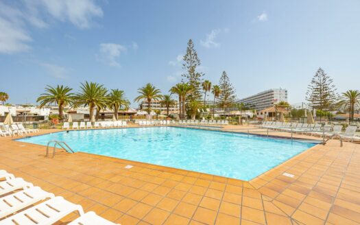 Bungalow Esquinero Reformado con Privacidad y Dos Terrazas – Playa del Inglés