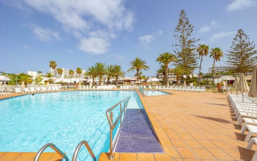 Bungalow Esquinero Reformado con Privacidad y Dos Terrazas – Playa del Inglés